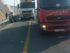 بالصور- دفاع مدني أريحا والأغوار يحمي مركبة شحن من الإحتراق