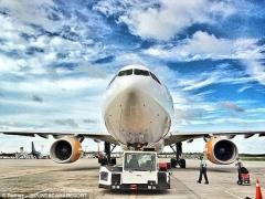 بالصور- استمتع بحوض السباحة واصعد إلى طائرتك مباشرة