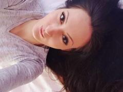 صور- تعرف صاحبة أطول ساقين في العالم