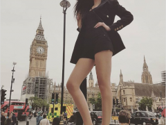 صور- تعرف صاحبة أطول ساقين في العالم