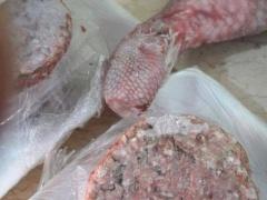 بالصور- ايقاف ملحمة عن العمل واتلاف 200 كغم لحوم غير صالحة للاستهلاك في الخليل