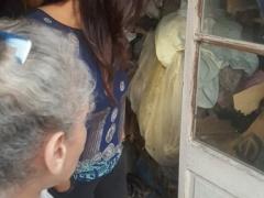 روائح كريهة من منزل مُسنة مصرية .. وماعثرت عليه الشرطة مُروع وصادم