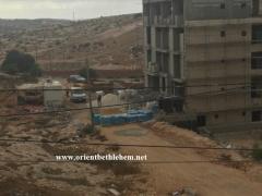 بالصوت : اصابة عامل بعد سقوطه عن مرتفع  في مدينة جنين