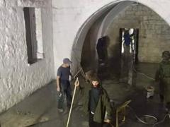 مستوطنون يقتحمون قبر يوسف ويقومون باعمال ترميم في المقام