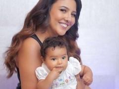 بالصور .. مي كساب تنشر أحدث صور لها ولإبنتها