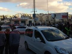 بالصور- شاحنة اسرائيلية تدهس مواطنين وسط بيت جالا وتلوذ بالفرار