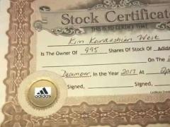 شاهد.. الهدية الثمينة التي أهداها كانيه ويست لكيم كارداشيان في الكريسماس