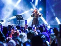 صور| بلقيس تختتم حفلات العام في مسقط رأسها أبوظبي بحفل جماهيري غفير