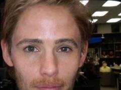 صورة.. حسناء هوليوود تتحول إلى رجل!