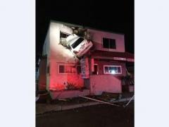 بالصور.. حادث سيارة يحطم 