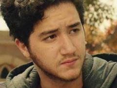 صور| فنان شاب يثير جدلاً بتقليده عمرو دياب بطريقة ساخرة!