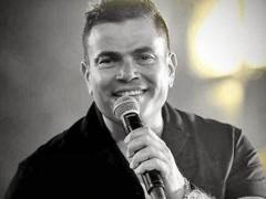 صور| فنان شاب يثير جدلاً بتقليده عمرو دياب بطريقة ساخرة!