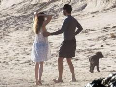 نجمة فيلم Fifty Shades تعلن إرتباطها من هذا الفنان الشهير!