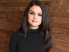 صور| نجمة شهيرة تدخل مصحة نفسية سراً!