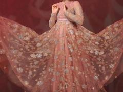 بلقيس فتحي تبرز حملها في جلسة تصوير جديدة