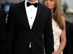 جينفر أنيستون وجاستين ثيرو يعلنان الطلاق.. وتوقعات بعودتها لبراد بيت.. تقرَّب منها بعد انفصاله عن أنجلينا