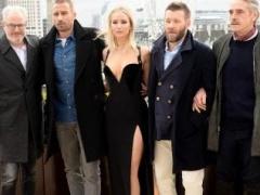 بالصور- جنيفر لورنس تدافع عن الأسود العاري على فيسبوك