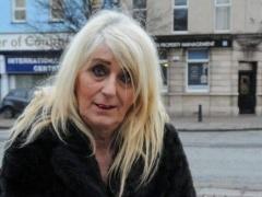 شاهد كيف تغير شكل هذه السيدة بعد أن فازت بالملايين