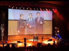 (بالصور) فلسطيني يفوز بجائزة افضل موظف على مستوى المملكة الاسبانية