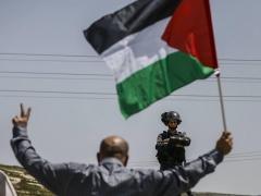 (بالصور) الاحتلال يقمع مسيرة ذوي الأسرى في رام الله