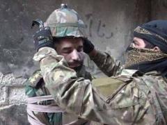 داعش يعدم أسيرا في مخيم اليرموك بطريقة بشعة