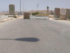 صور| الاحتلال يغلق مدخل أريحا الجنوبي بالمكعبات الإسمنتية
