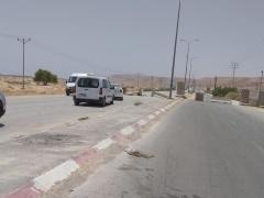 صور| الاحتلال يغلق مدخل أريحا الجنوبي بالمكعبات الإسمنتية