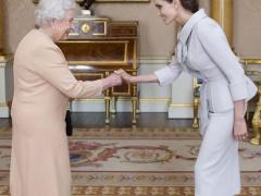 أنجيلينا جولي تعود بإطلالة مفاجئة.. من كنيسة بلندن