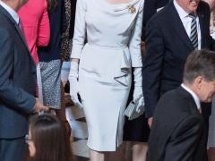 أنجيلينا جولي تعود بإطلالة مفاجئة.. من كنيسة بلندن