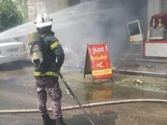 (صور) السيطرة على حريق في مطعم وجبات سريعة بجنين