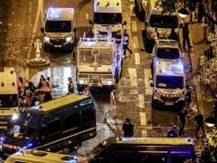 الشرطة الفرنسية تشتبك مع الجماهير الجامحة وتخلي شارع الشانزليزيه