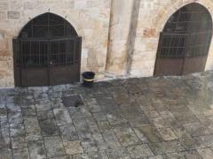 صور| إعادة فتح باب الرحمة بعد إغلاق مفاجئ