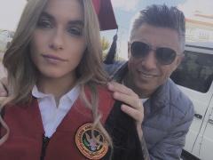 عمر العبدالات يشارك فرحته بتخرج إبنته مع الجمهور 