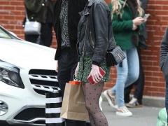 عدسات الباباراتزي ترصد رامي مالك مع حبيبته في نيويورك