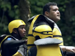 رامز في الشلال: أحمد فتحي ينطق الشهادتين ورامز جلال يسخر من وزنه