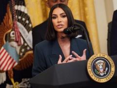 كيم كارداشيان تتحدث من داخل البيت الأبيض – بالصور