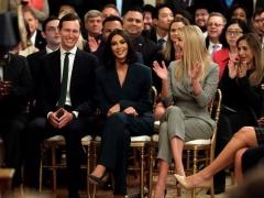 كيم كارداشيان تتحدث من داخل البيت الأبيض – بالصور