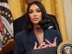 كيم كارداشيان تتحدث من داخل البيت الأبيض – بالصور