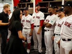 ميغان ماركل تبدأ مهامها الرسمية بزيارة كروية – بالصور