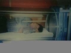 تطيل العمر وتعالج الحروق.. قصة غرفة نوم مايكل جاكسون الزجاجية