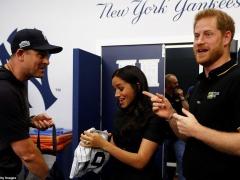 ميغان ماركل تبدأ مهامها الرسمية بزيارة كروية – بالصور