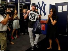 ميغان ماركل تبدأ مهامها الرسمية بزيارة كروية – بالصور