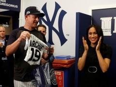 ميغان ماركل تبدأ مهامها الرسمية بزيارة كروية – بالصور