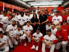 ميغان ماركل تبدأ مهامها الرسمية بزيارة كروية – بالصور