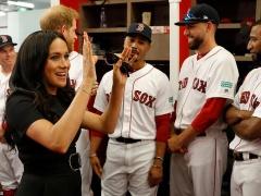 ميغان ماركل تبدأ مهامها الرسمية بزيارة كروية – بالصور