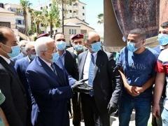 الرئيس يتفقد أوضاع المواطنين بمحافظة رام الله والبيرة ويحثهم على الالتزام بشروط السلامة العامة