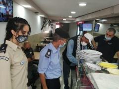 بالصور | لجنة البروتوكول الصحي تزور وتتفقد اكثر من ٣٠٠ محل تجاري في بيت لحم