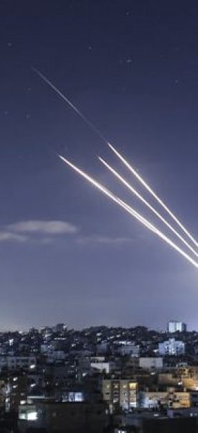 220 صاروخا من لبنان تضرب قلب إسرائيل… ونتنياهو يبحث توسيع المنطقة العازلة