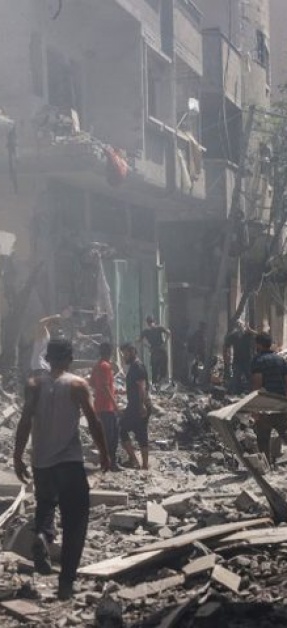 غزة: حرائق واصابات اثر تدمير طائرات الاحتلال مربع سكني بمخيم الشاطئ
