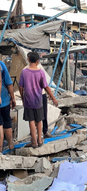 إصابة خطيرة إثر قصف الاحتلال مدرسة تؤوي نازحين وسط غزة